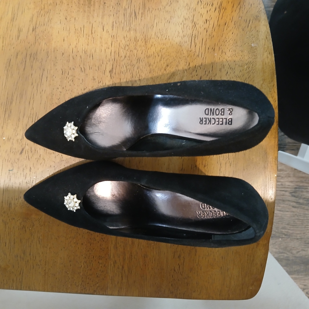 Black Classic Heels with Pointed Toe